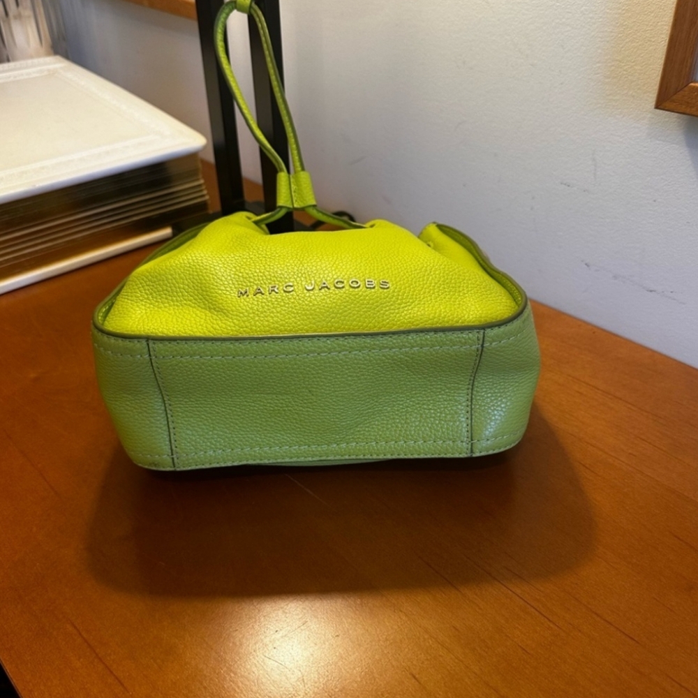 Winner Drawing For NWT Marc Jacobs Lime Green Leather Bucket Bag - Picture 7 of 10